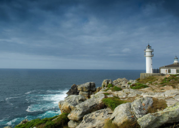 O camino dos Faros: un sendero por las señales del fin del mundo