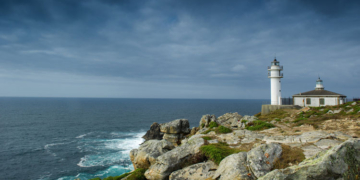 O camino dos Faros: un sendero por las señales del fin del mundo
