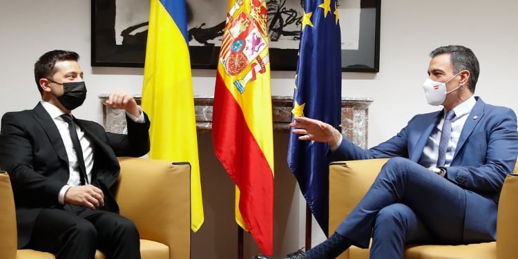 Sánchez y Zelenski, durante la reunión que mantuvieron en Madrid en diciembre de 2021./ Foto: Pool Moncloa/Borja Puig de la Bellacasa