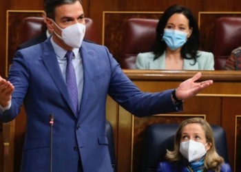 Sánchez y Calviño en una sesión plenaria del Congreso./ Foto: Congreso de los Diputados