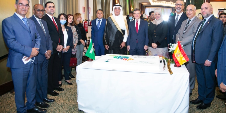 El embajador saudí, junto a todos los embajadores árabes acreditados en España y el director general para Oriente Medio del MAEC./ Fotos: Julia Robles