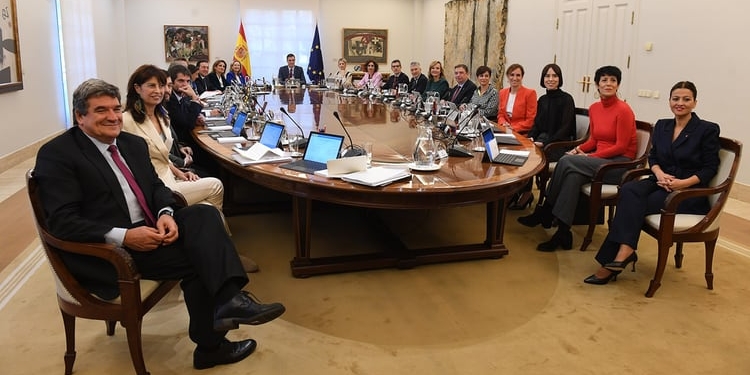 El Gobierno gastará 22 millones en atención sanitaria a sus trabajadores en el extranjero