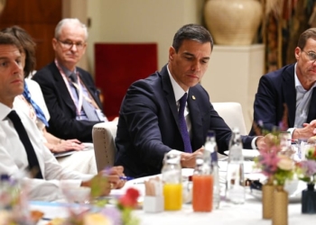 Sánchez traslada a la Unión Europea su campaña para intentar frenar al PP