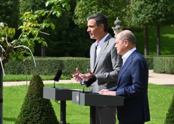 Sánchez y Scholz certifican su frente común para desarrollar el MidCat