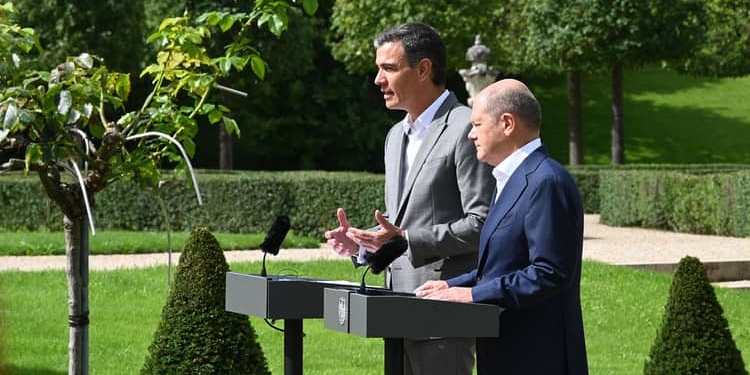 Sánchez y Scholz certifican su frente común para desarrollar el MidCat