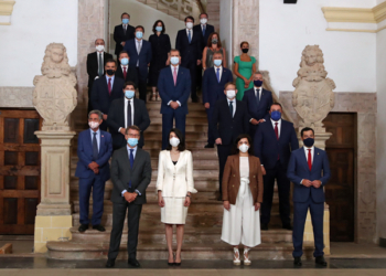 El rey Felipe VI, el presidente del Gobierno, Pedro Sánchez, y los presidentes autonómicos, ayer en San Millán de la Cogolla./ Foto: Pool Moncloa / Fernando Calvo.