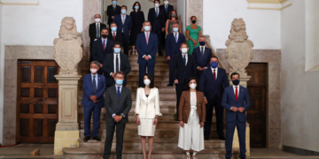 El rey Felipe VI, el presidente del Gobierno, Pedro Sánchez, y los presidentes autonómicos, ayer en San Millán de la Cogolla./ Foto: Pool Moncloa / Fernando Calvo.