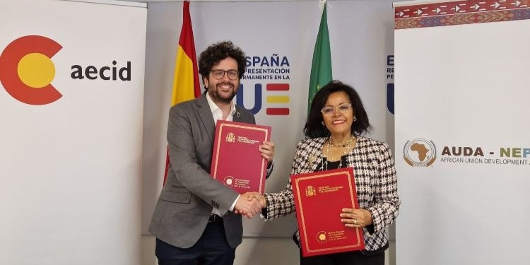 AECID y UA firman un Memorando de Cooperación de cinco millones de euros para mujeres y jóvenes