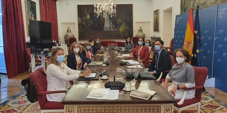 Género e inclusión protagonizan el primer día de la nueva subsecretaria de Exteriores