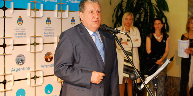 El embajador Federico Ramón Puerta se dirige a los invitados./ Fotos: AR