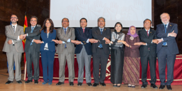 Los embajadores de ASEAN celebran su 50 aniversario en la Universidad Complutense