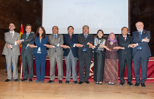 Los embajadores de ASEAN celebran su 50 aniversario en la Universidad Complutense