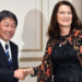 Toshimitsu Motegi junto la ministra de Exteriores de Suecia Ann Linde, al finalizar su reunión bilateral. / Foto: @AnnLinde