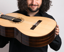 El músico Aaron Larget-Caplan llega al Instituto Internacional Madrid