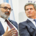 Fernando Abril Martorell y Francisco Riberas, durante sus intervenciones en el foro./ Fotos: El Confidencial