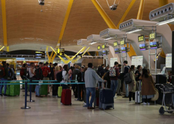 Imagen de la T-4 del aeropuerto Adolfo Suárez Madrid-Barajas./ Foto: La Razón / Rubén Mondelo