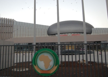 Borrell estrena el III Plan África con una gira por Gambia y Etiopía