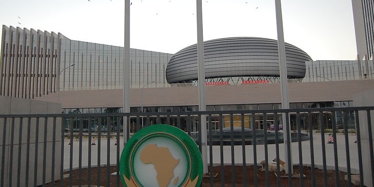 Borrell estrena el III Plan África con una gira por Gambia y Etiopía