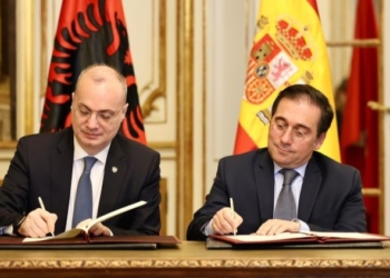 Albares reitera a su homólogo albanés el “pleno apoyo de España” a la candidatura de Tirana a la UE