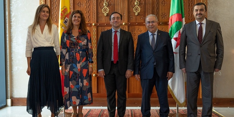 Albares recibe la “garantía” de Argelia de mantener el suministro de gas