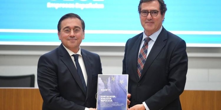 CEOE presenta a Albares sus propuestas para el nuevo ciclo institucional europeo
