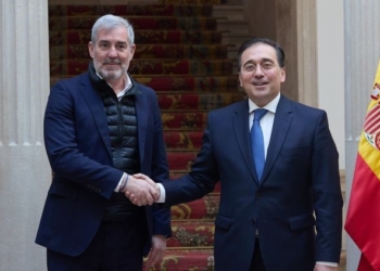 Albares y Clavijo abordan la coordinación ante situaciones “alarmantes” como las maniobras marroquíes