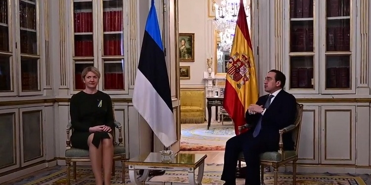 Albares y Robles anuncian más armas para Ucrania, pero eluden los detalles “por seguridad”