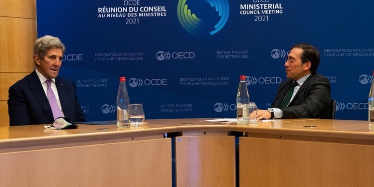 Albares se entrevista en París con Kerry en los márgenes de la Ministerial de la OCDE