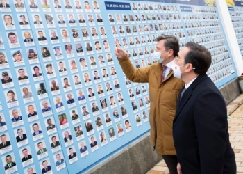 Albares habla con su colega ucraniano sobre el siguiente paquete de ayuda militar de España