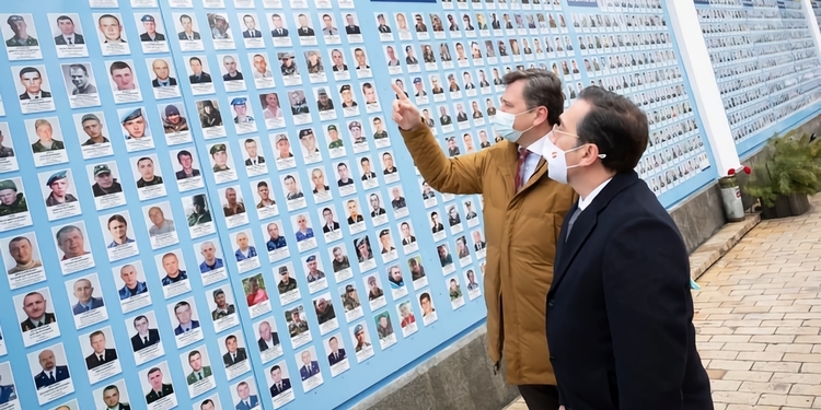 Albares habla con su colega ucraniano sobre el siguiente paquete de ayuda militar de España