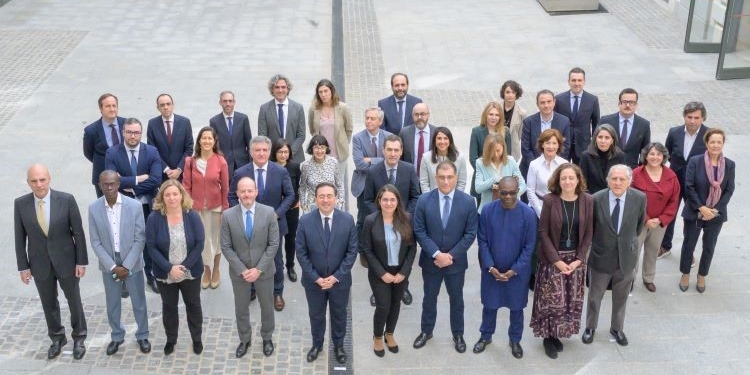 Albares aborda con la Mesa África la nueva estrategia de España hacia el continente