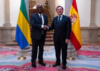 Albares analiza la seguridad alimentaria en África con su colega gabonés