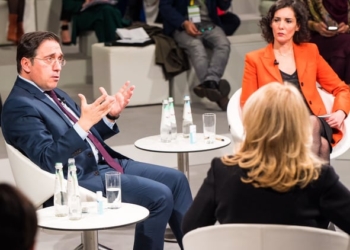 Albares aboga por “interactuar” con los talibán, aunque no se los reconozca