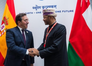 Albares aborda con su colega de Omán el acuerdo para traslado de personas condenadas