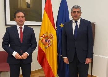 José Manuel Albares y Zurab Pololikashvili, ayer antes de su reunión./ Foto: MAEC