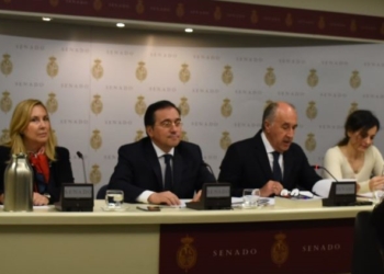 Albares en el Senado: “Los argumentos del PP sobre Gibraltar son del tiempo de Matusalén”