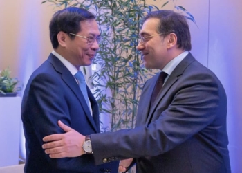 Albares analizó la situación en el Indo-Pacífico con sus colegas de Pakistán y Vietnam