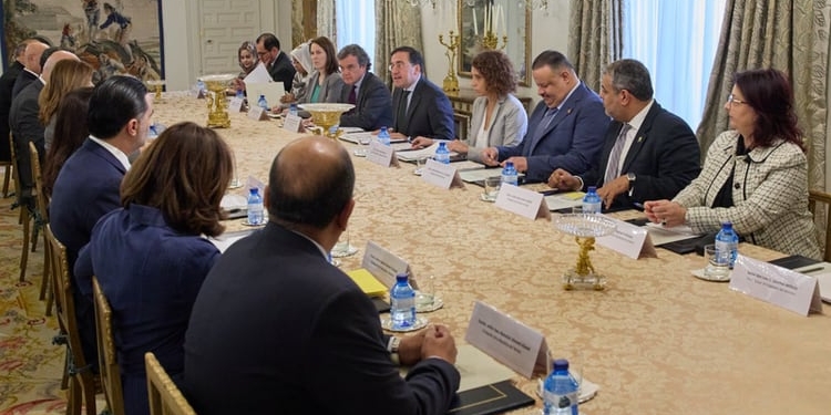 Albares analiza con los embajadores árabes la guerra entre Israel y Hamás