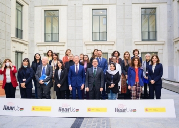 Albares: “España sólo dialogará con los talibanes si garantizan un espacio digno a las mujeres”