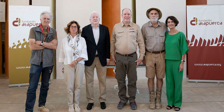 El Príncipe Alberto II de Mónaco visita los yacimientos de Atapuerca