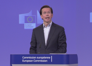 Bruselas reitera a España que debe presentar el presupuesto de 2017 el 15 de octubre