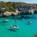 Descubre Menorca desde el mar: la mejor manera de disfrutar de sus calas