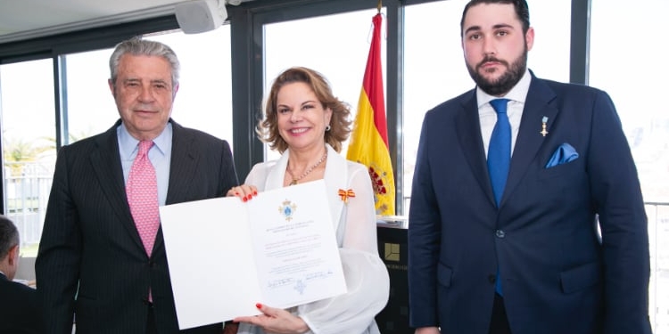 Ana Helena Chacón, con el Duque de Sevilla y Alfredo Leonard./ Foto: Cuerpo de la Nobleza