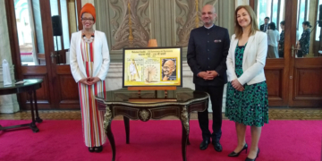 La embajadora Ana Teresa Ayala, a la derecha, en una foto de archivo./ Foto: Facebook