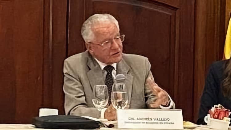Andrés Vallejo.
