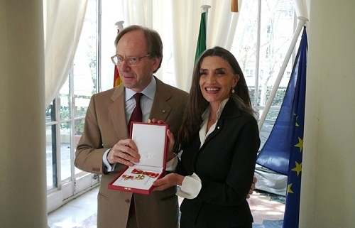La Embajada de Italia concede la prestigiosa Orden de la Estrella a Ángela Molina