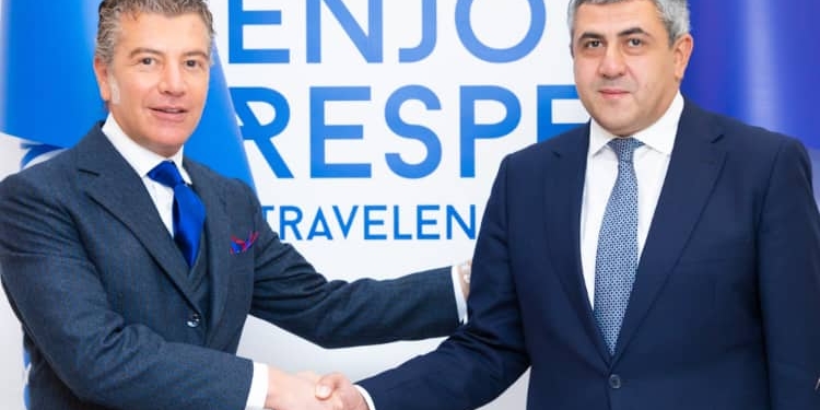 El embajador Darío Item saluda al secretario general de la OMT, Zurab Pololikashvili.