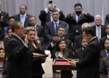 El caos en Guatemala obliga a Felipe VI a regresar a España sin asistir a la investidura de Arévalo