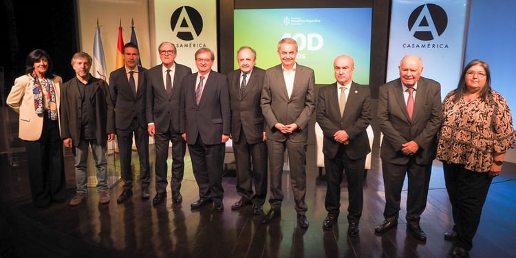 Zapatero señala a Argentina como «ejemplo de la defensa de la memoria democrática»