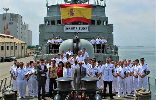 La corbeta Infanta Elena adiestra a la Marina de Guerra de Angola